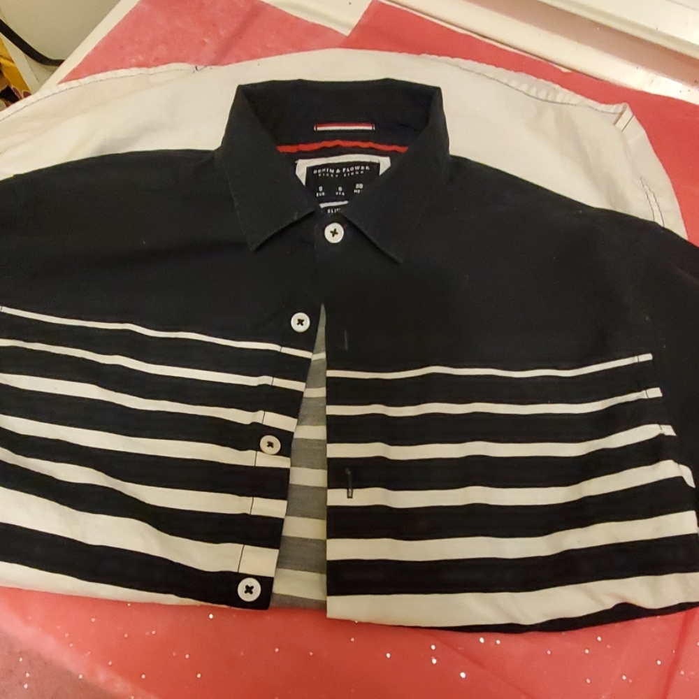 Short sleeve button down - Picture 2 of 2